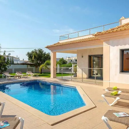 Ruana - 5 Bedrooms On Suite- Free Out Door Hot Jacuzzi - By Bedzy *
