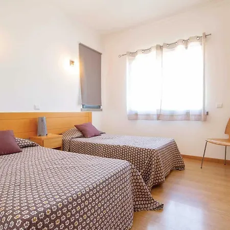 Ruana - 5 Bedrooms On Suite- Free Out Door Hot Jacuzzi - By Bedzy *