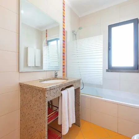 Ruana - 5 Bedrooms On Suite- Free Out Door Hot Jacuzzi - By Bedzy *