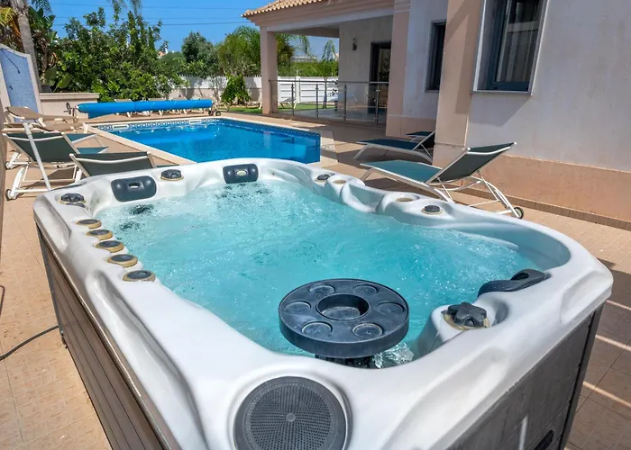 Βίλα Ruana - 5 Bedrooms On Suite- Free Out Door Hot Jacuzzi - By Bedzy *