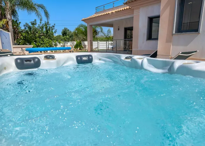 Ruana - 5 Bedrooms On Suite- Free Out Door Hot Jacuzzi - By Bedzy Βίλα Αλμπουφέιρα