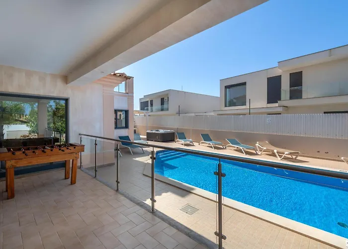 Villa Ruana - 5 Bedrooms On Suite- Free Out Door Hot Jacuzzi - By Bedzy