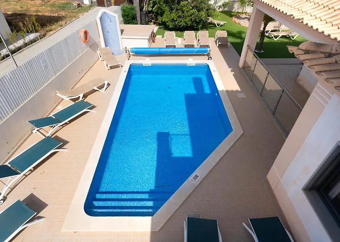 Villa Ruana - 5 Bedrooms On Suite- Free Out Door Hot Jacuzzi - By Bedzy