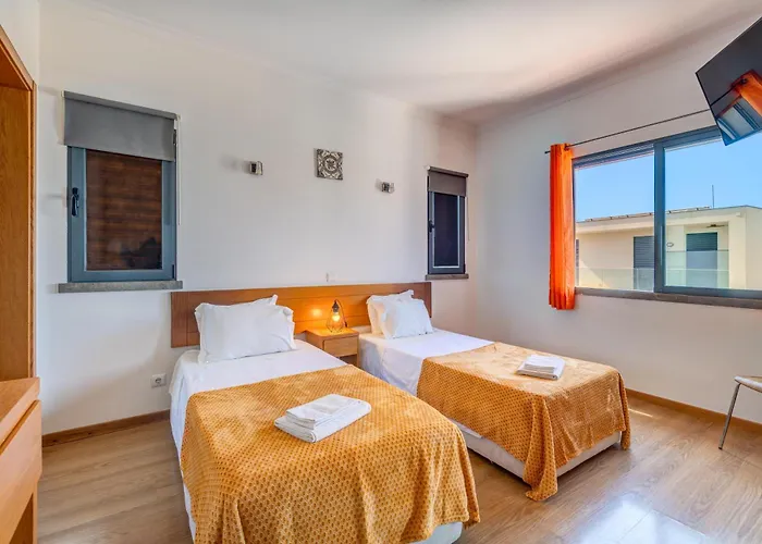 Ruana - 5 Bedrooms On Suite- Free Out Door Hot Jacuzzi - By Bedzy Villa *