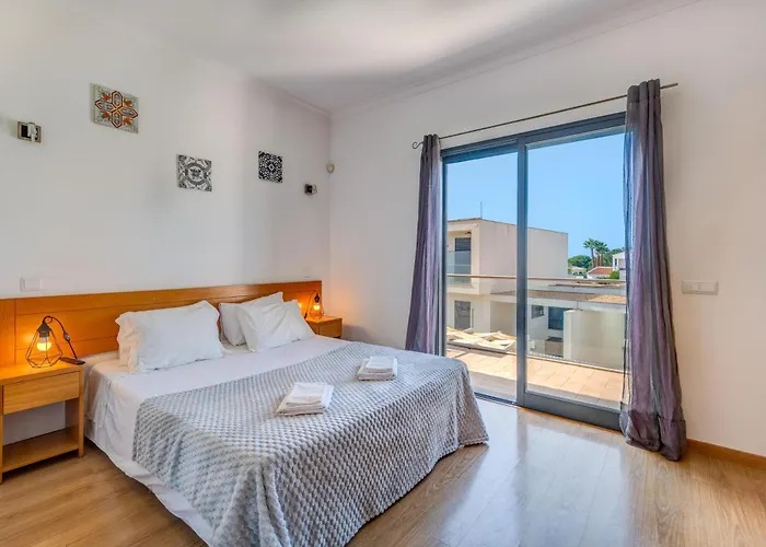 Ruana - 5 Bedrooms On Suite- Free Out Door Hot Jacuzzi - By Bedzy *