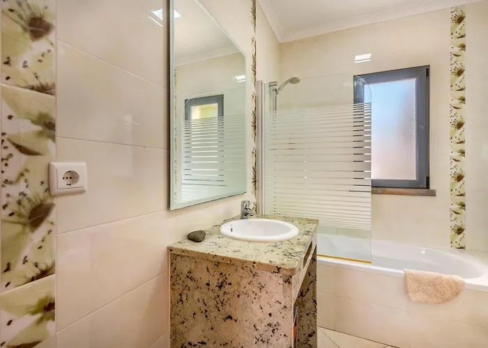 Ruana - 5 Bedrooms On Suite- Free Out Door Hot Jacuzzi - By Bedzy Villa Albufeira