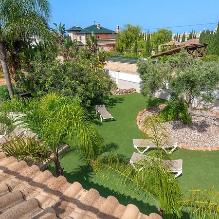 Vila Ruana - 5 Bedrooms On Suite- Free Out Door Hot Jacuzzi - By Bedzy