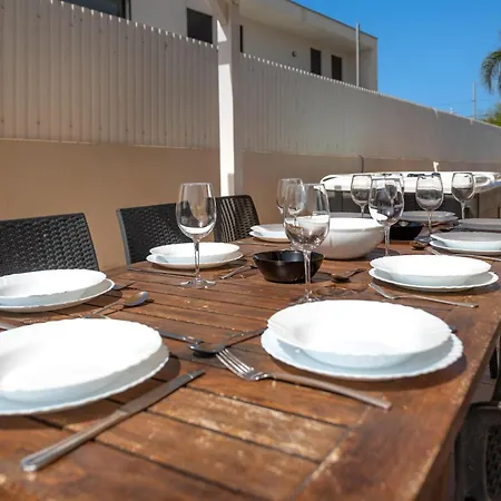Ruana - 5 Bedrooms On Suite- Free Out Door Hot Jacuzzi - By Bedzy Vila *