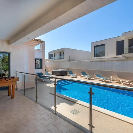 Vila Ruana - 5 Bedrooms On Suite- Free Out Door Hot Jacuzzi - By Bedzy