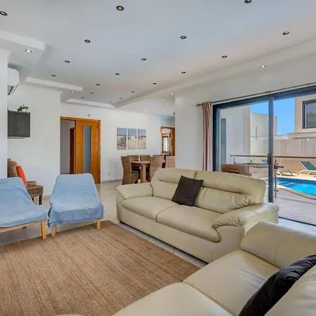 Vila Ruana - 5 Bedrooms On Suite- Free Out Door Hot Jacuzzi - By Bedzy