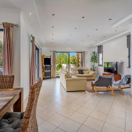 Ruana - 5 Bedrooms On Suite- Free Out Door Hot Jacuzzi - By Bedzy * Albufeira