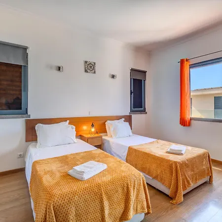 Ruana - 5 Bedrooms On Suite- Free Out Door Hot Jacuzzi - By Bedzy Vila *