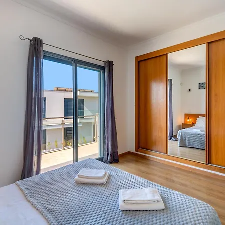 Ruana - 5 Bedrooms On Suite- Free Out Door Hot Jacuzzi - By Bedzy Vila *