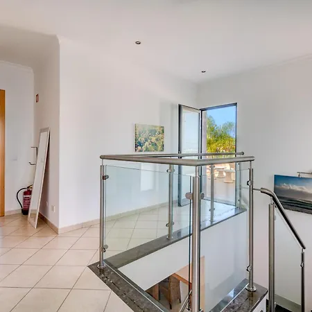 Ruana - 5 Bedrooms On Suite- Free Out Door Hot Jacuzzi - By Bedzy Vila