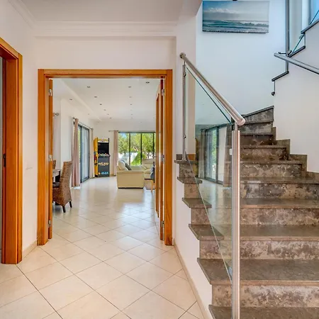 Vila Ruana - 5 Bedrooms On Suite- Free Out Door Hot Jacuzzi - By Bedzy