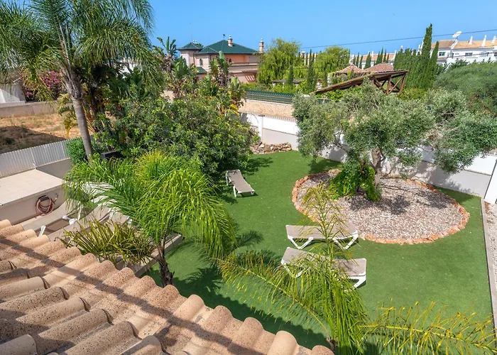 Villa Ruana - 5 Bedrooms On Suite- Free Out Door Hot Jacuzzi - By Bedzy