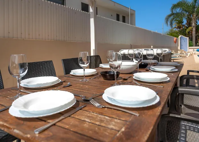Ruana - 5 Bedrooms On Suite- Free Out Door Hot Jacuzzi - By Bedzy Villa *