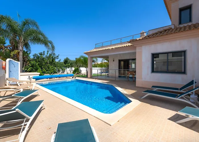 Ruana - 5 Bedrooms On Suite- Free Out Door Hot Jacuzzi - By Bedzy *