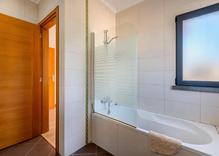 Villa Ruana - 5 Bedrooms On Suite- Free Out Door Hot Jacuzzi - By Bedzy Albufeira