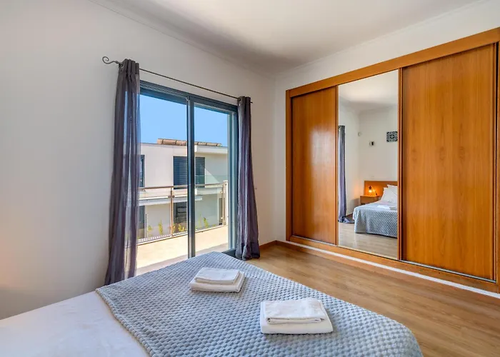 Ruana - 5 Bedrooms On Suite- Free Out Door Hot Jacuzzi - By Bedzy Villa *