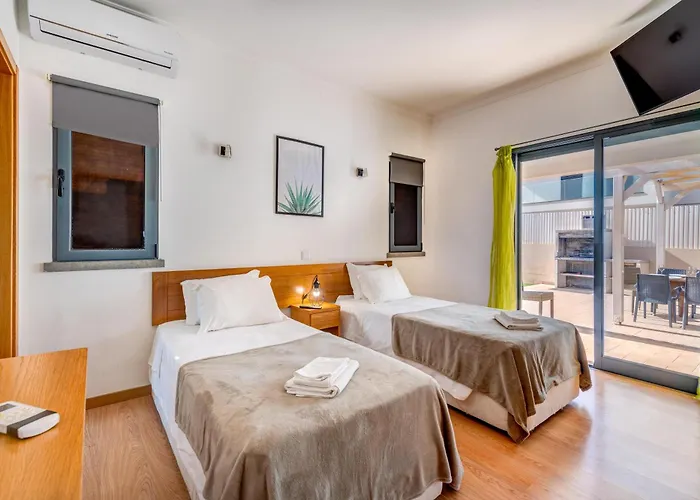 Ruana - 5 Bedrooms On Suite- Free Out Door Hot Jacuzzi - By Bedzy Villa *