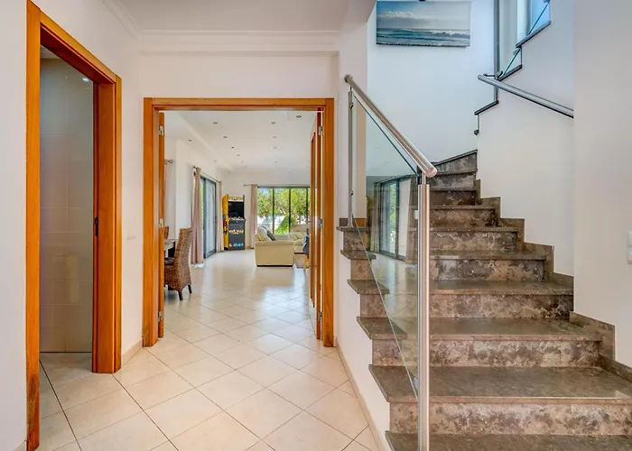 Villa Ruana - 5 Bedrooms On Suite- Free Out Door Hot Jacuzzi - By Bedzy